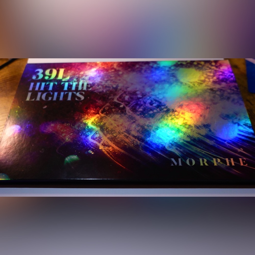 39L Hot The Lights never used Morphe Full Palette Colorful Eyeshadow Palette